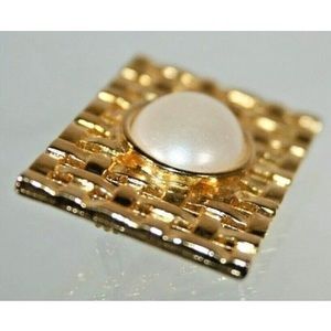 Vintage Brooch Metal Pin Pearl Stone Gold Tone